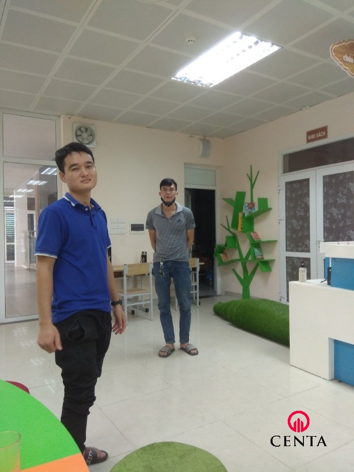 Thợ thi công lắp đặt nội thất trường học