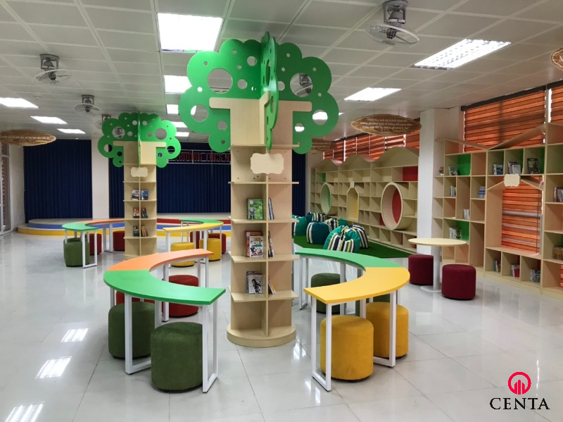 Bàn học chân sắt gỗ công nghiệp trang trí phòng học chung cho học sinh tiểu học