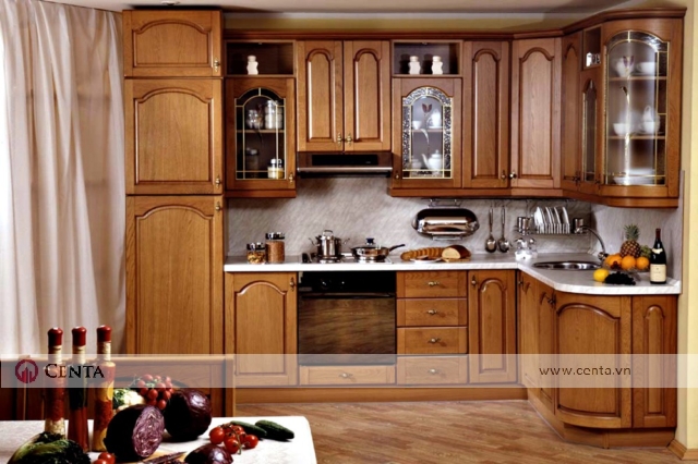 Mẫu tủ bếp giả cổ bằng gỗ hương lào đẹp cho nhà phố