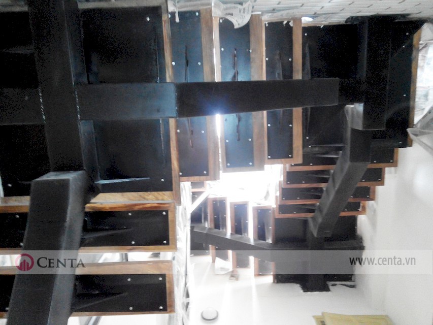 39. thi-cong-cau-thang-go-kinh _www.centa.vn