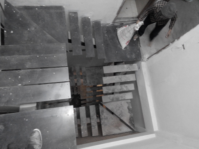 Thi cong cau thang Centa 