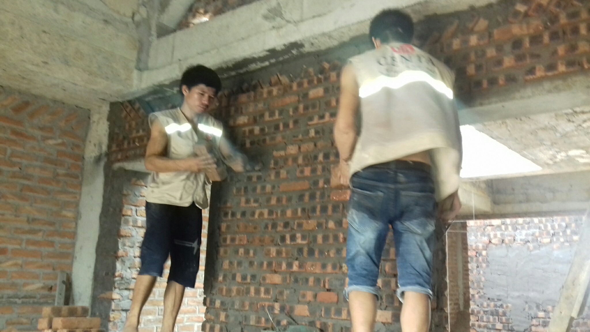 Đồng phục công nhân xây dựng nhà biệt thự đẹp