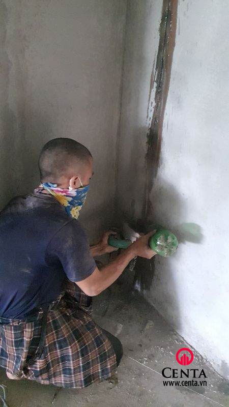 Thợ cắt đục tường thi công điện nước